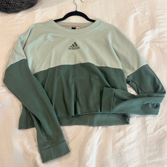 adidas Tops - Adidas cropped sweatshirt